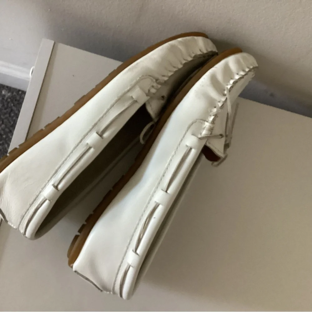 Minnetonka White genuine Leather Moccasins 8